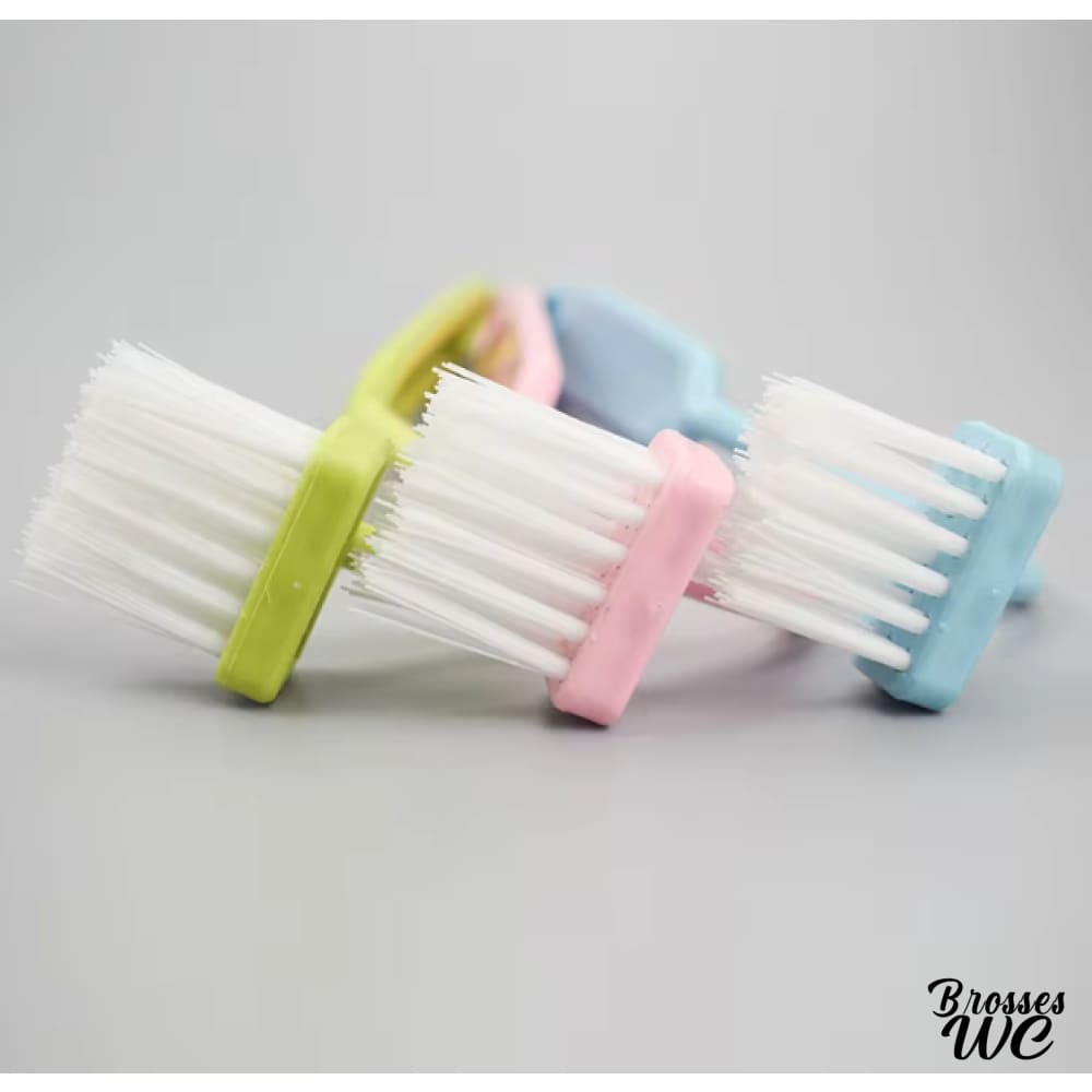 Brosse toilette courbée précise